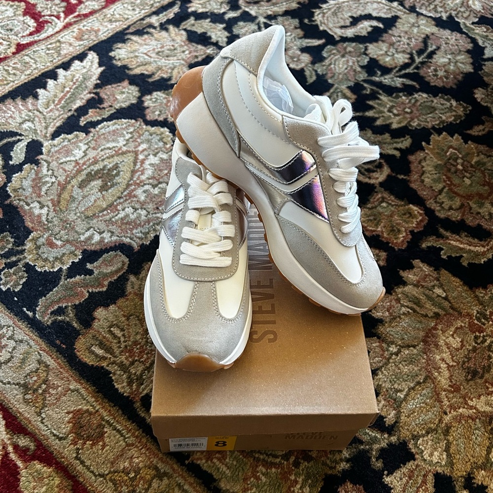 Steve Madden Women's Silver and Cream Sneakers